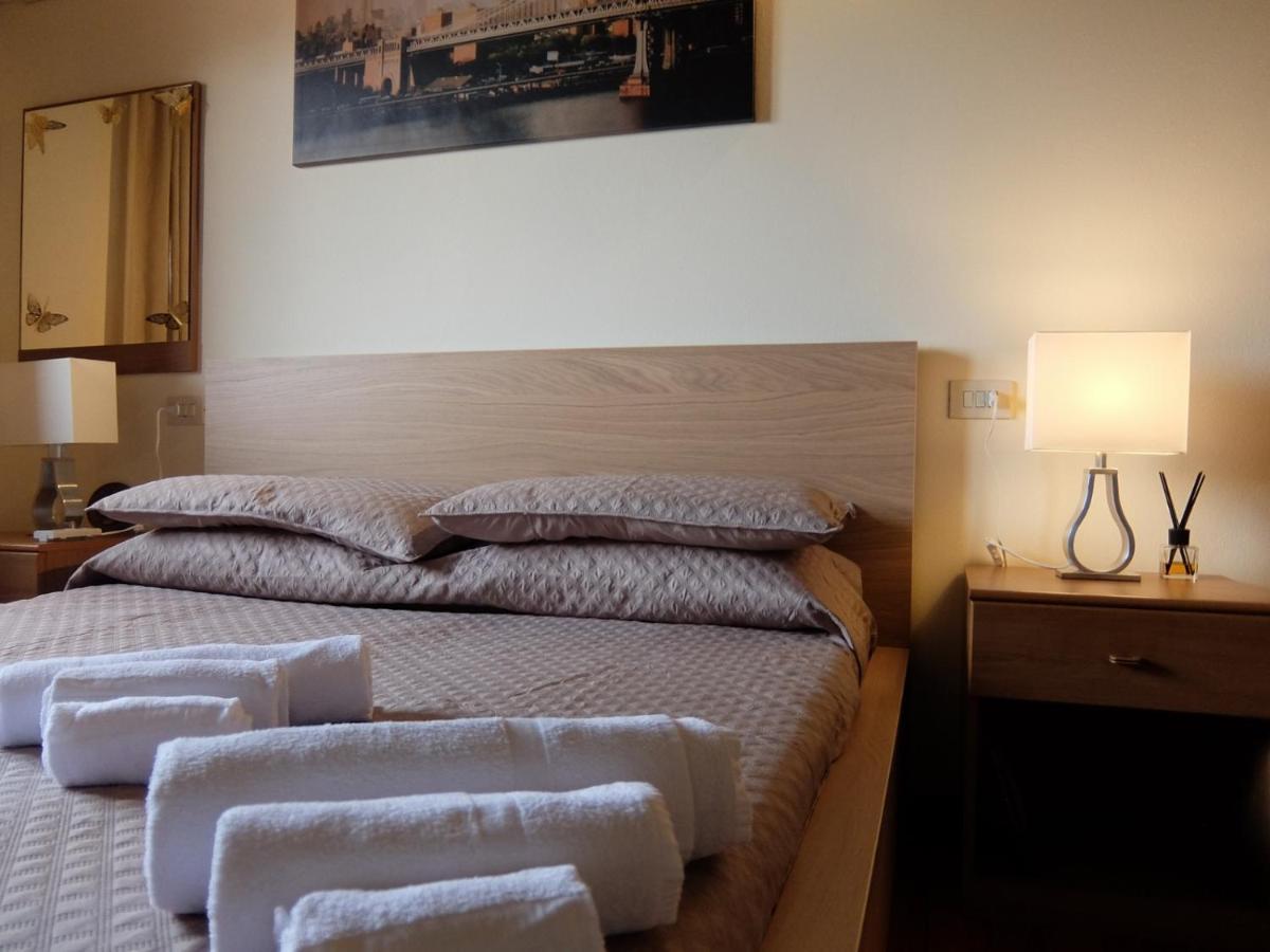 Oxy Holiday Home Iseo Exteriör bild